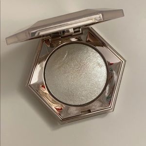 FENTY how many carats diamond bomb